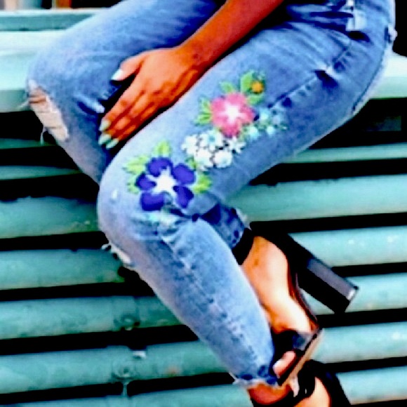ZARA Jeans TRAFALUC DENIMWEAR Boho Floral Embroidered Blue Green Red Pink Size 4 - Picture 2 of 10